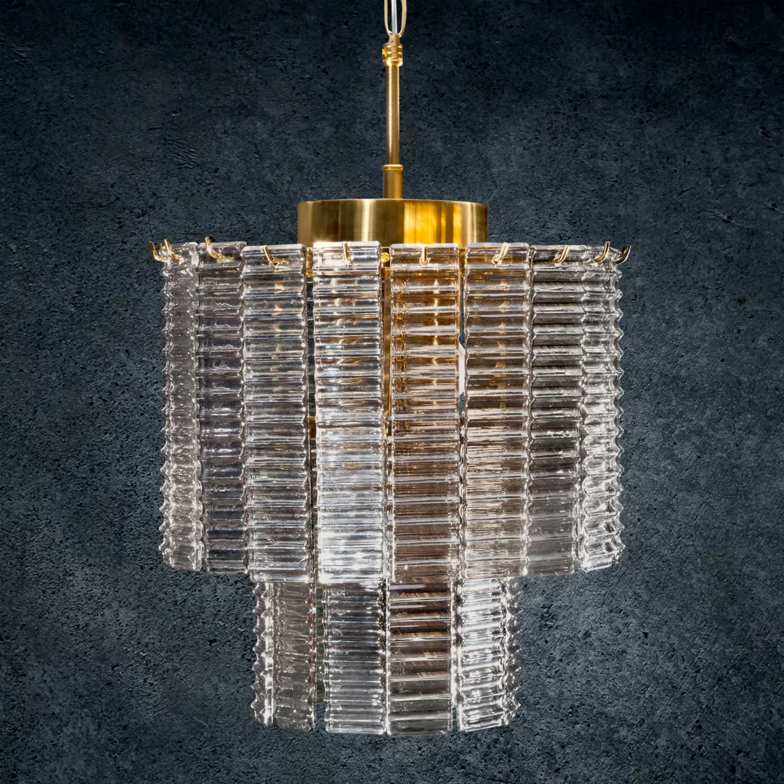 Lampa wisząca do salonu złota  z prostokątnymi szklanymi eleganckimi zawieszkami 32 x 40 cm DALIA