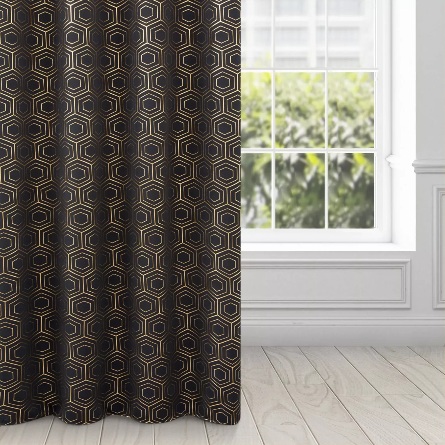 Zasłona czarno, złota z geometrycznym wzorem 135x250 cm przelotka - KAJA