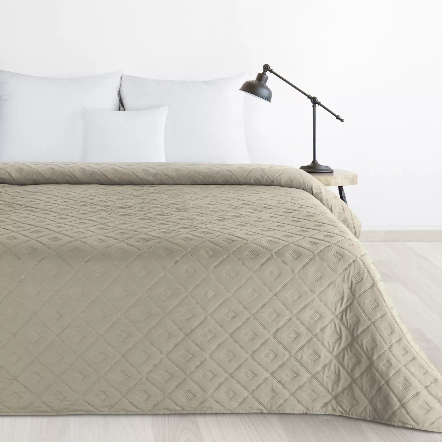 Narzuta ciemnobeżowa 170x210 cm z geometrycznym wzorem wykonana techniką hot press ALARA 6 Design 91