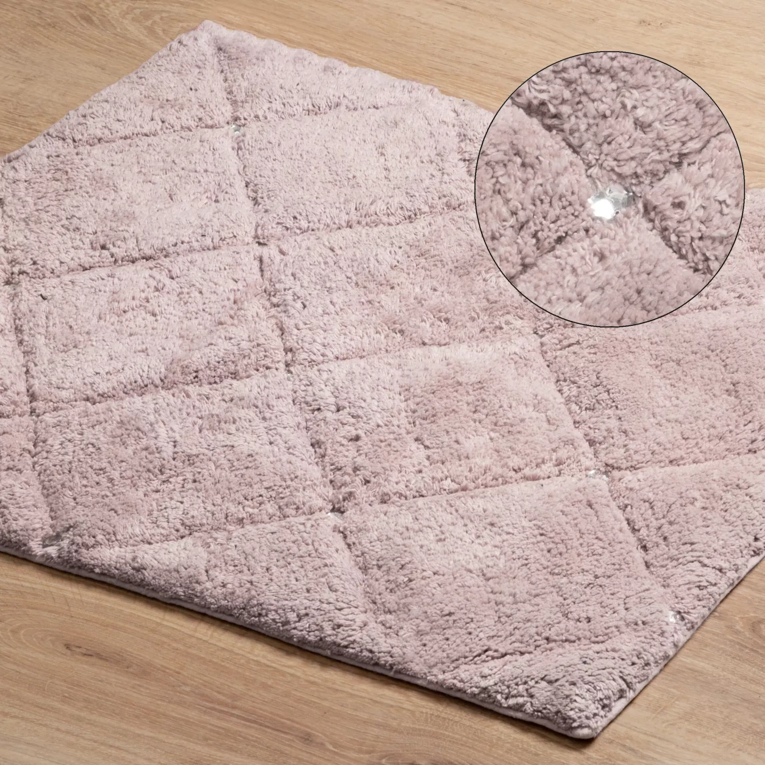 Dywanik łazienkowy bawełniany zdobiony geometrycznym wzorem z kryształkami 60x90 cm CHIC