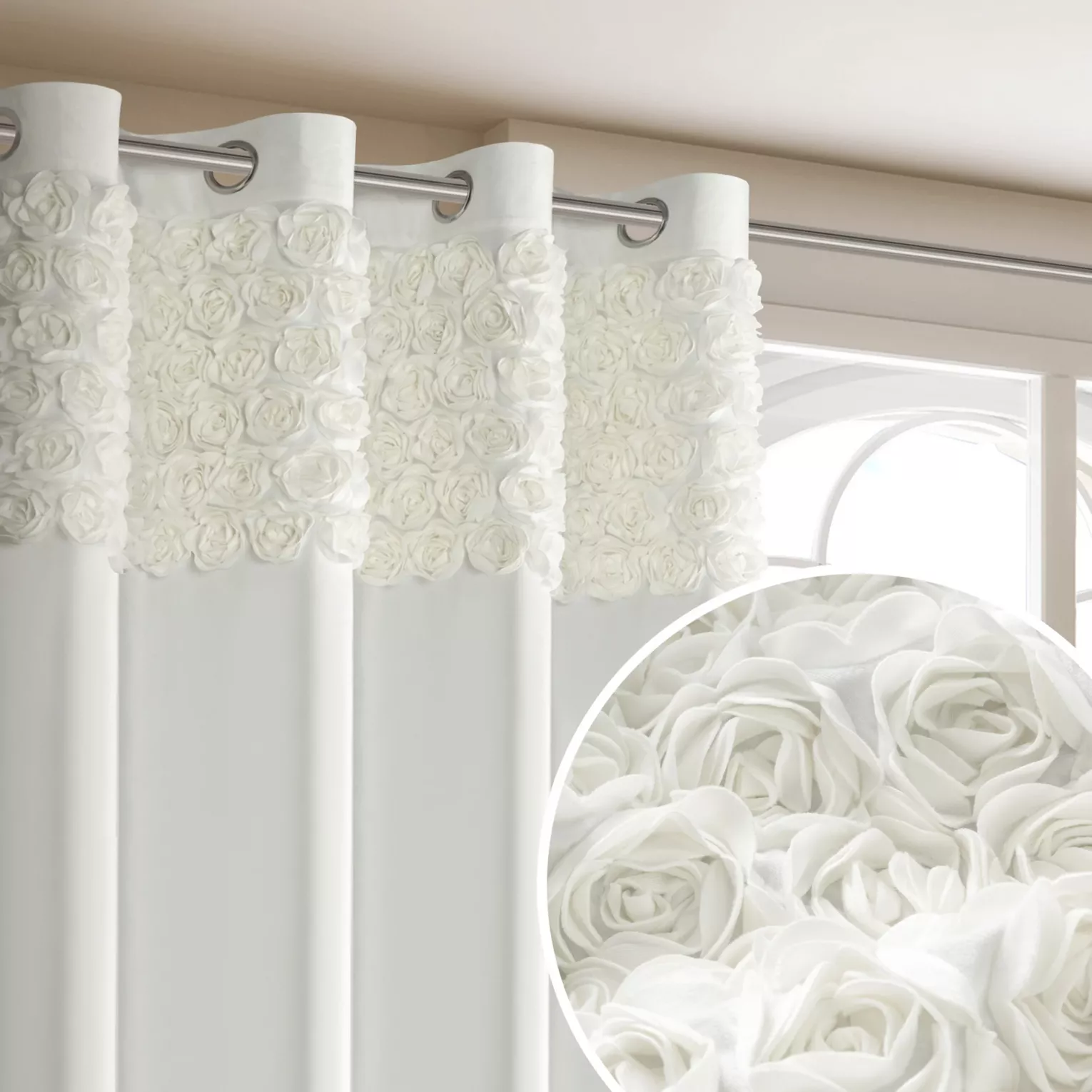 Zasłona kremowa z welwetu zdobiona aplikacją 3D róż 140x250 cm przelotka - ROSES Eva Minge