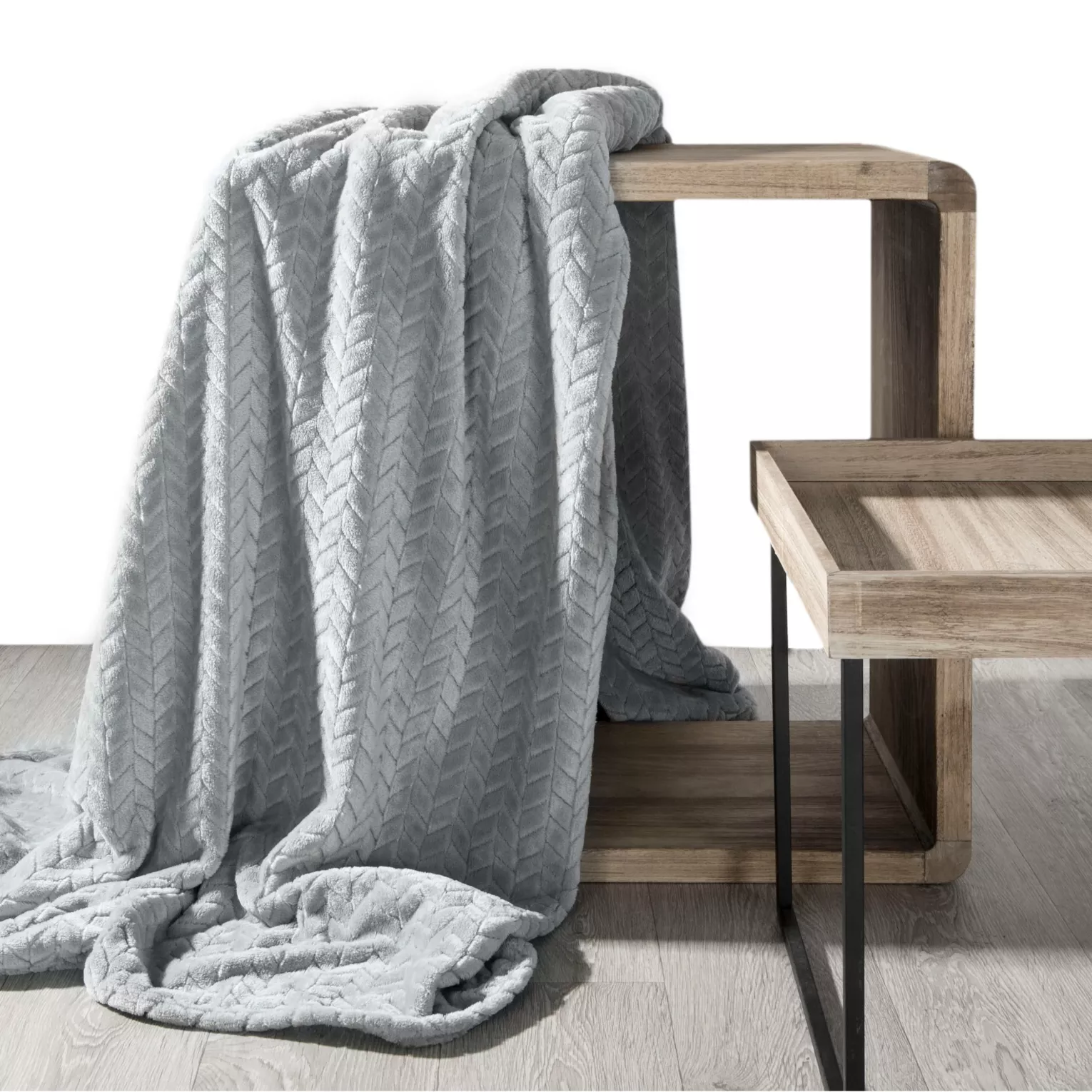 Koc 170x210 cm srebrny miękki w dotyku z wytłaczanym wzorem CINDY Design 91