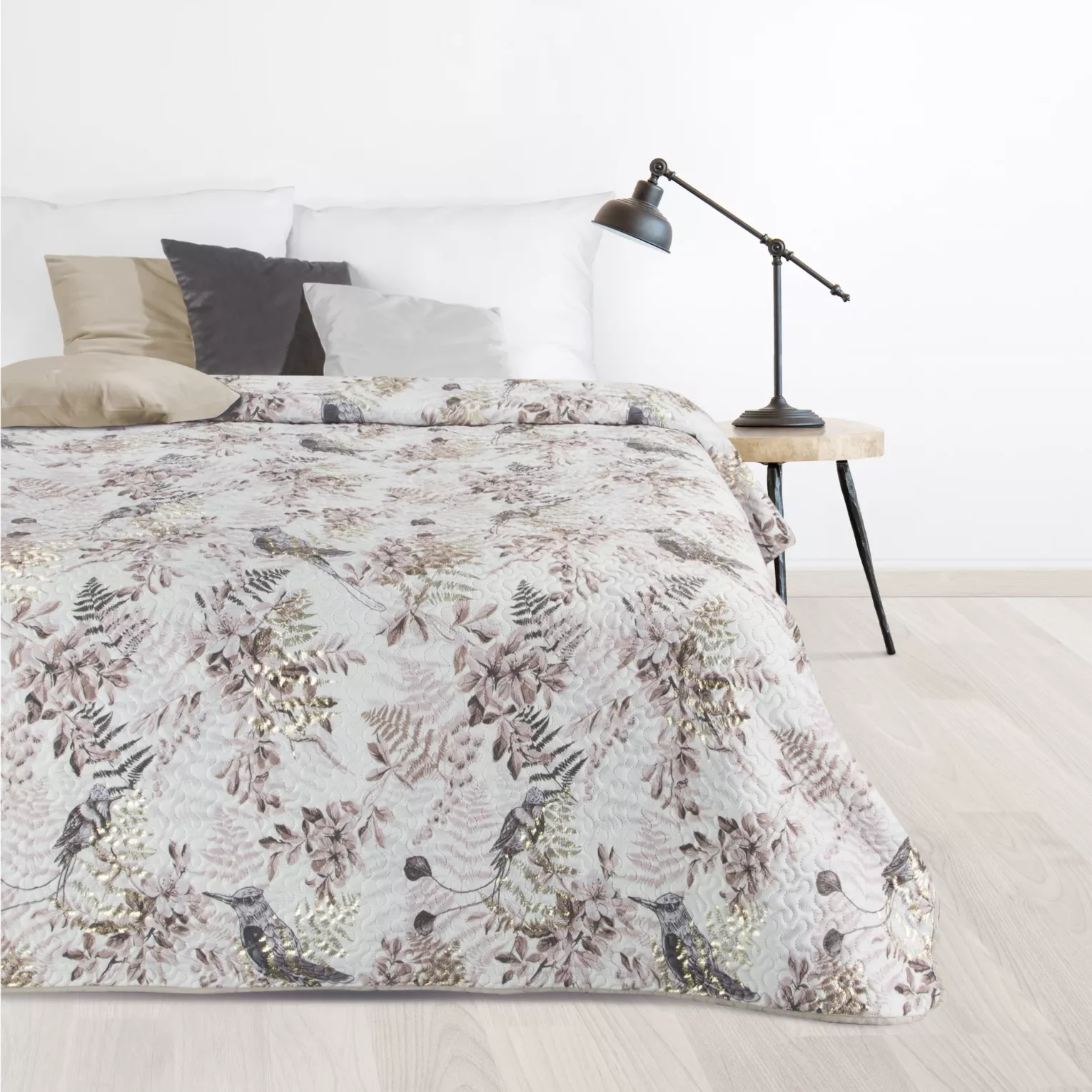 Narzuta biało, beżowa 170x210 cm z nadrukiem z motywem ptaków i gałązek ze złocistymi akcentami POLY Design 91
