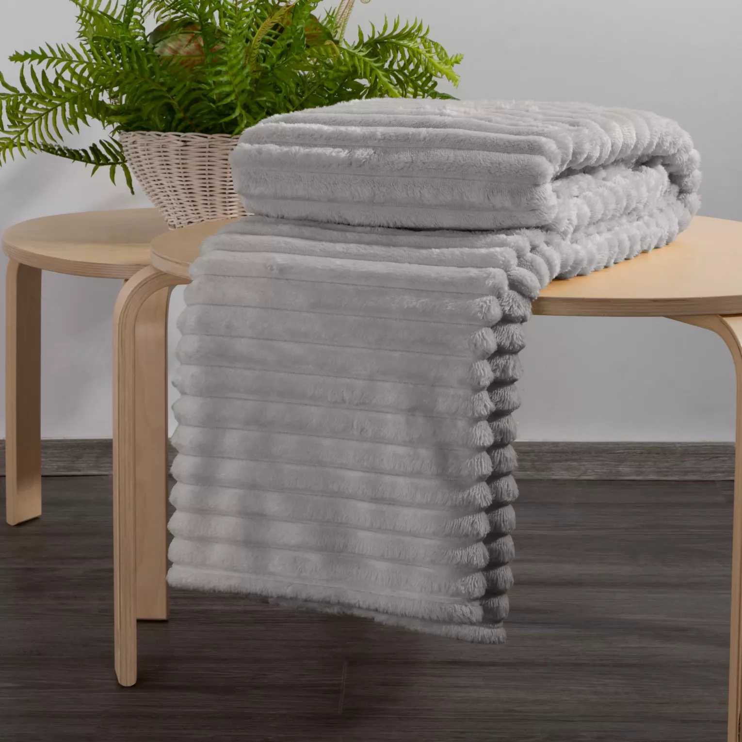 Koc flano 170x210 cm beżowy zdobiony wytłaczanym wzorem z efektem 3D SOFT Design 91