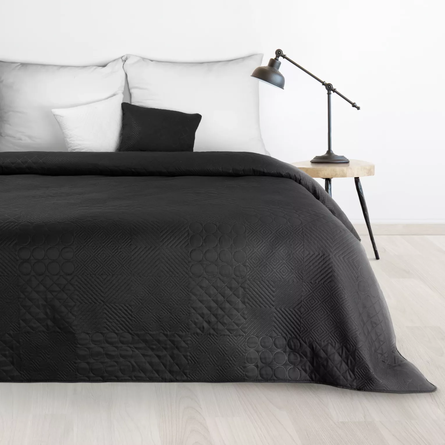 Narzuta czarna 170x210 cm z patchworkowym motywem wytłaczanym techniką hot press BONI 5 Design 91