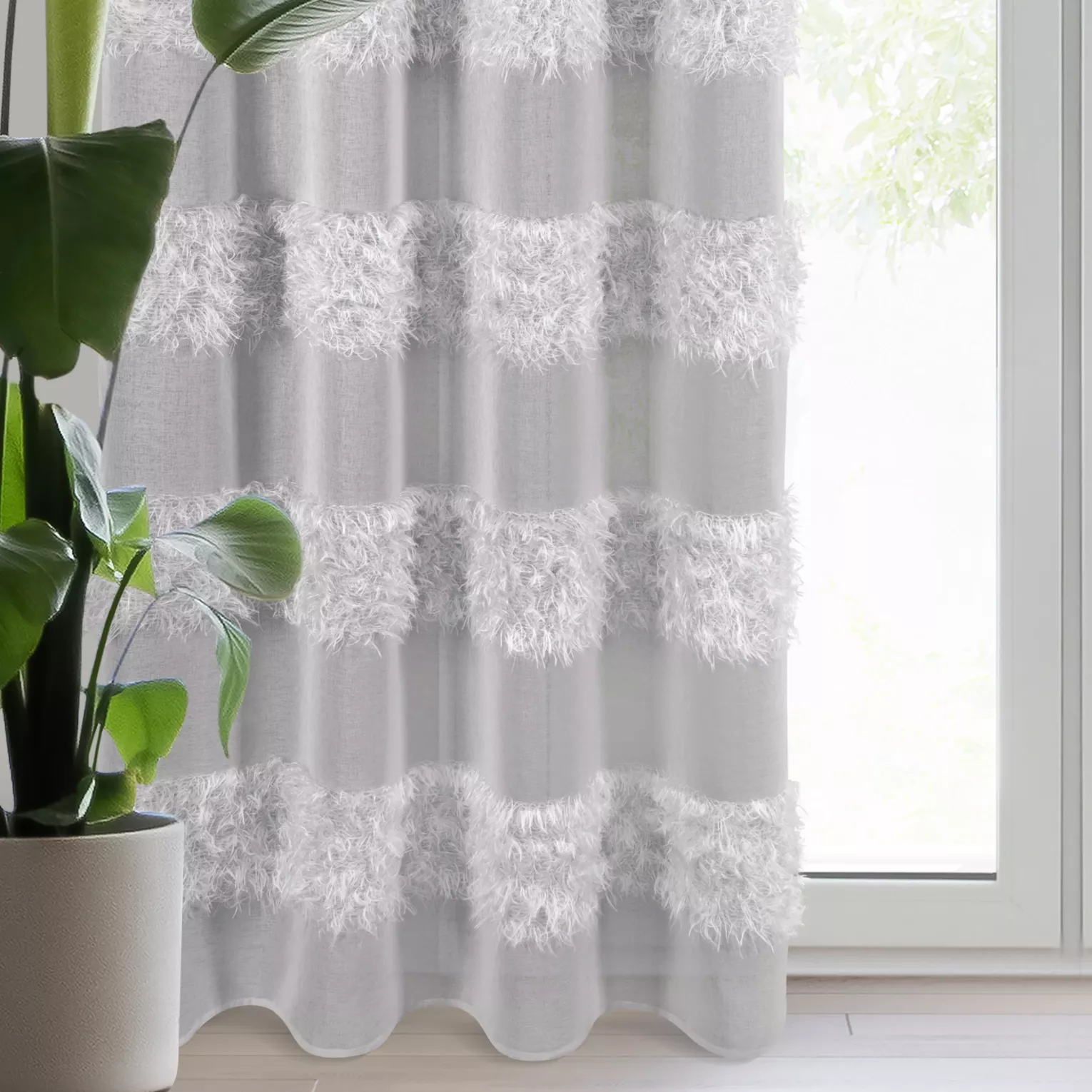 Firana srebrna z etaminy zdobiona moherową nicią 140x250 cm przelotka