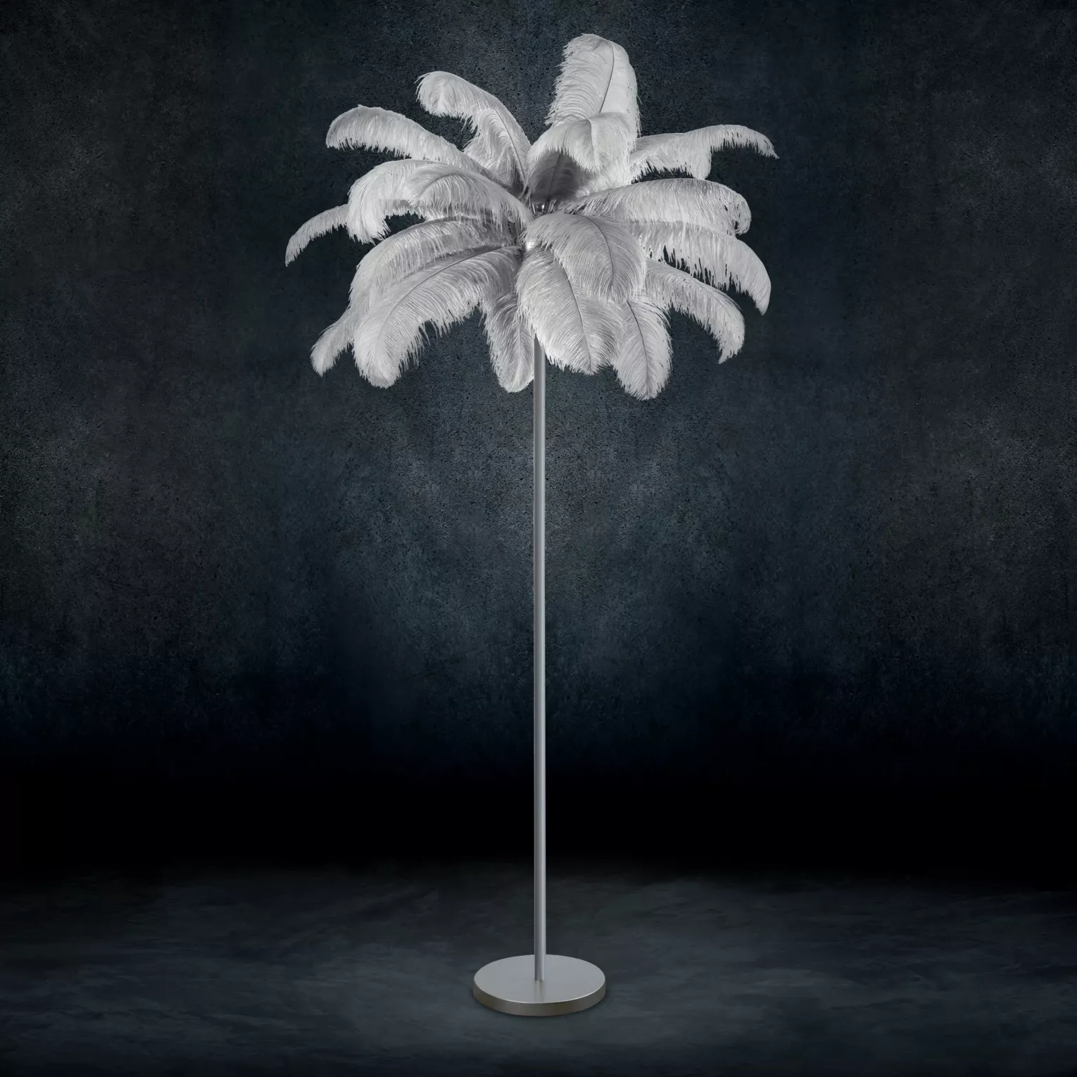 Lampa stojąca do salonu srebrna na metalowej podstawie z efektownym abażurem z naturalnych strusich piór 95 x 95 x 180 cm FERI