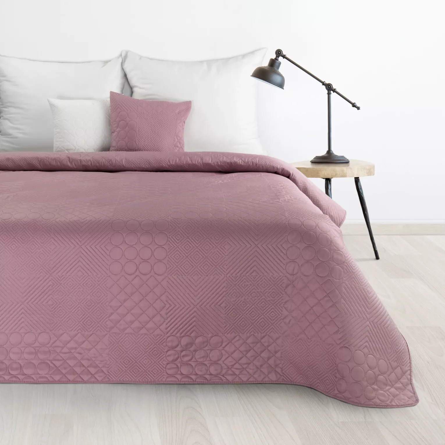 Narzuta różowa 170x210 cm z patchworkowym motywem wytłaczanym techniką hot press BONI 5 Design 91