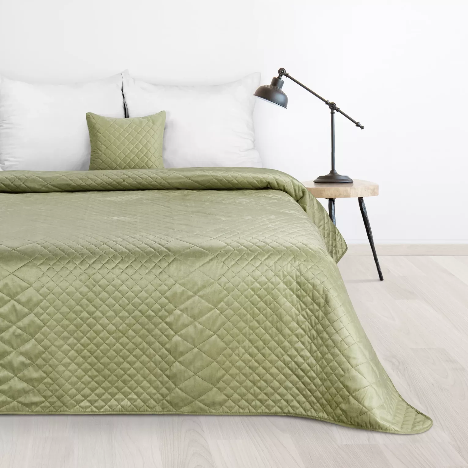 Narzuta welwetowa jasnozielona 170x210 cm pikowana metodą hot press w geometryczny wzór LUIZ 3 Design 91