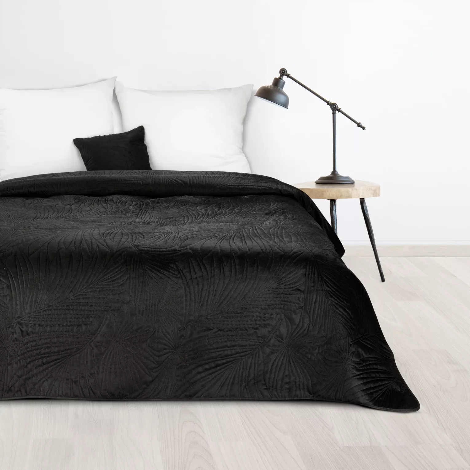 Narzuta welwetowa czarna 170x210 cm pikowana metodą hot press we wzór liści palmy LUIZ Design 91