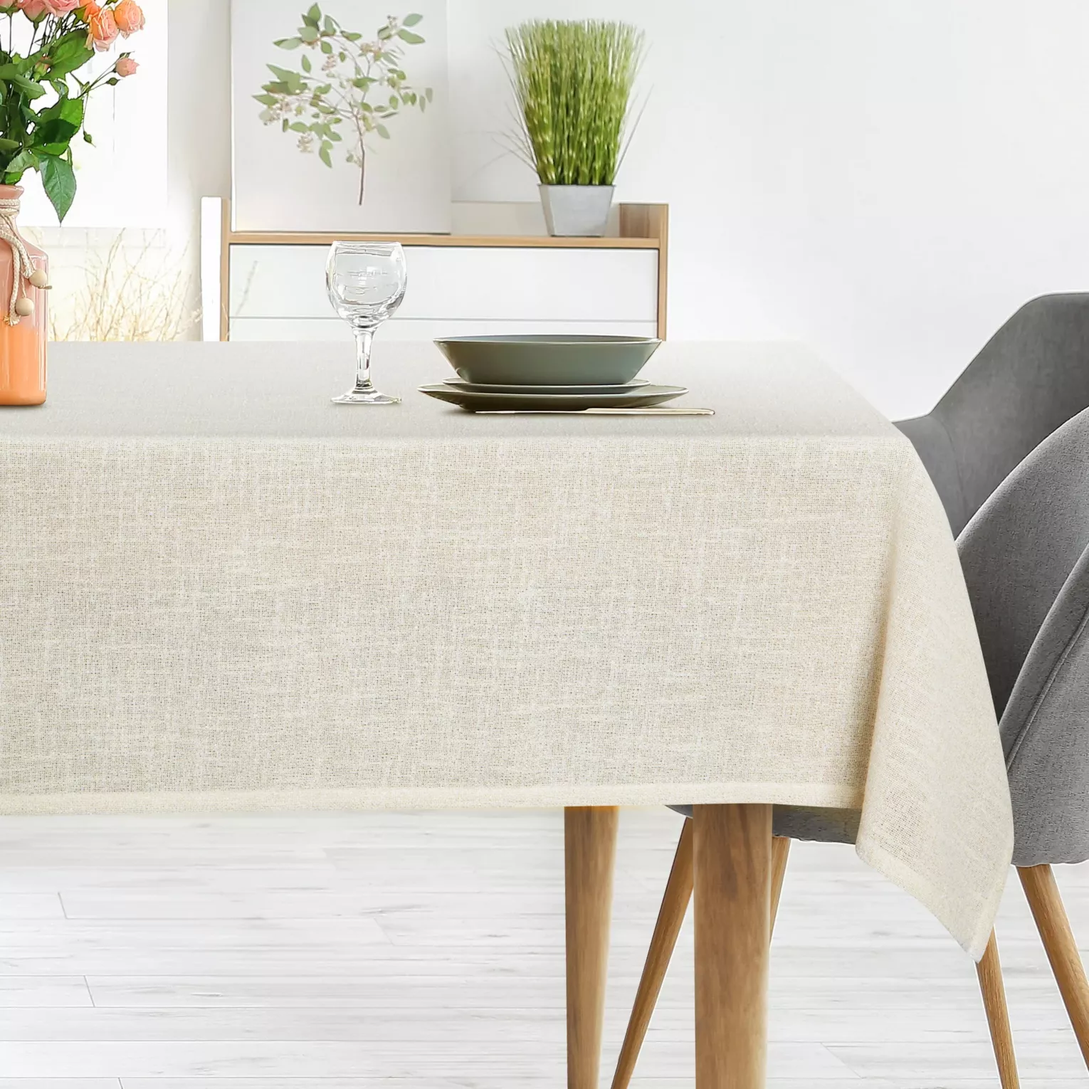 Obrus kremowy 140x260 cm INES 12 z przetykaną błyszczącą nicią