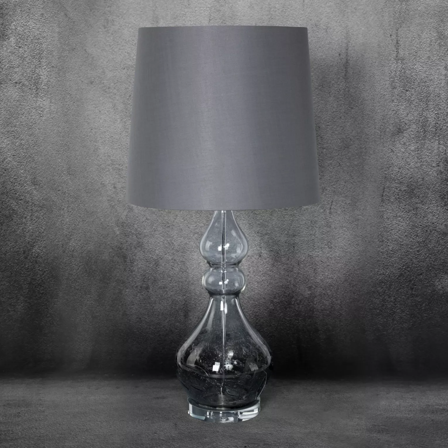 Lampa stołowa do pokoju stalowa na podstawie ze szkła z abażurem z matowej tkaniny 32 x 76 cm TIANA