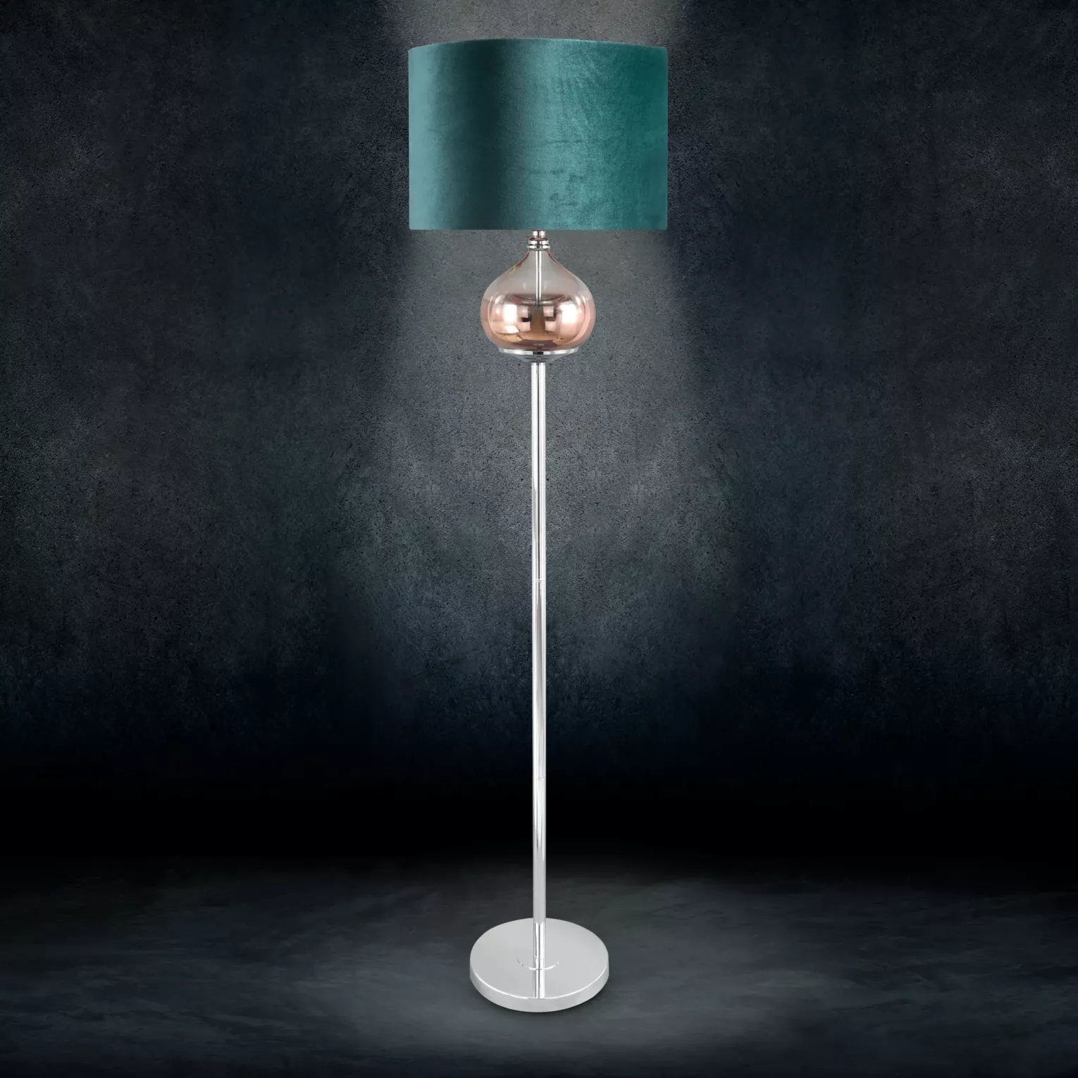 Lampa stojąca do salonu szałwiowo, miedziana na metalowej podstawie z szklaną kula z welwetowym abażurem 43 x 157 cm SALVIA LIMITED COLLECTION