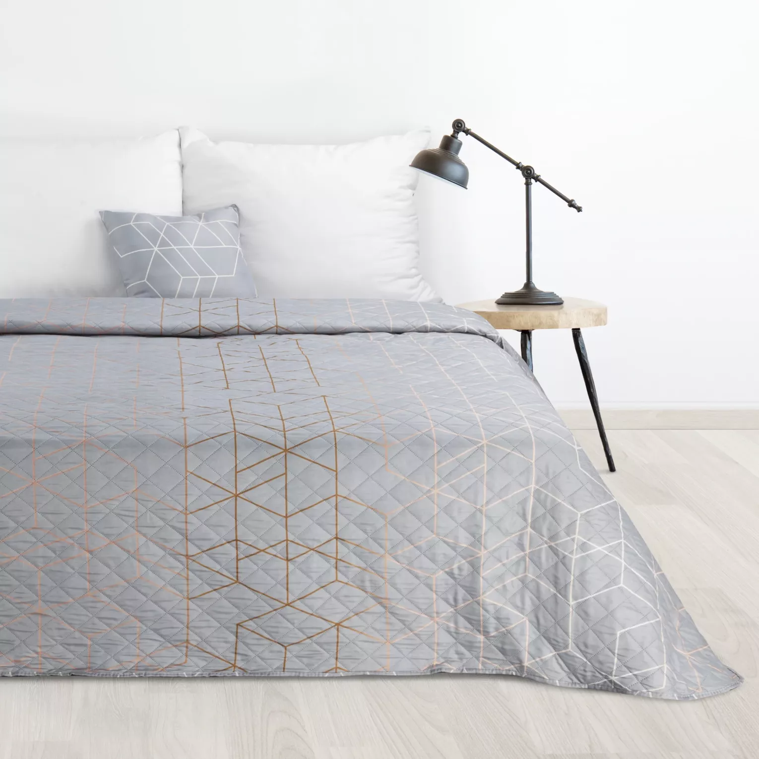 Narzuta stalowo, beżowa 220x240 cm z nadrukiem geometrycznym pikowana techniką hot press GEO 2 Design 91