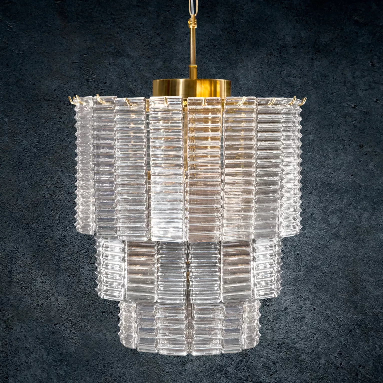 Lampa wisząca do salonu złota z luźno zwisającymi szklanymi prostokątami 42 x 50 cm DALIA