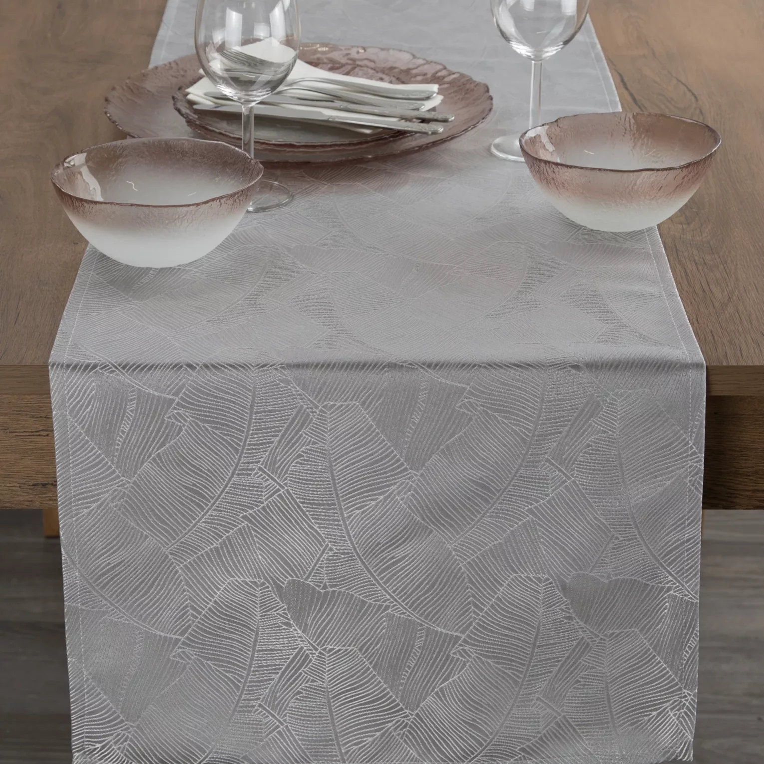 Bieżnik na stół srebrno, biały 40x140 cm ISLA z żakardowym wzorem liści bananowca