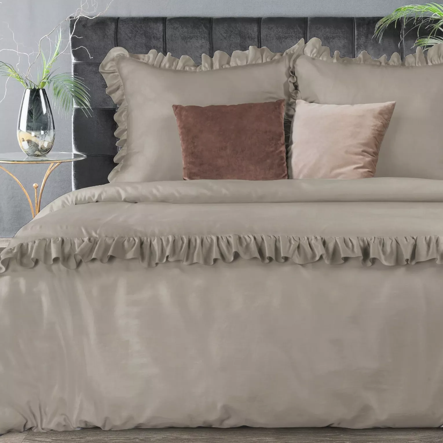 Pościel bawełniana 220x200 cm komplet 3 częściowy kolor jasnobrązowy z subtelną falbanką styl romantyczny VENUS Eurofirany Premium