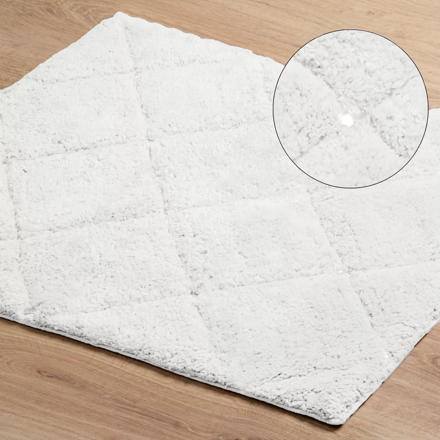 Dywanik łazienkowy bawełniany zdobiony geometrycznym wzorem z kryształkami 60x90 cm CHIC