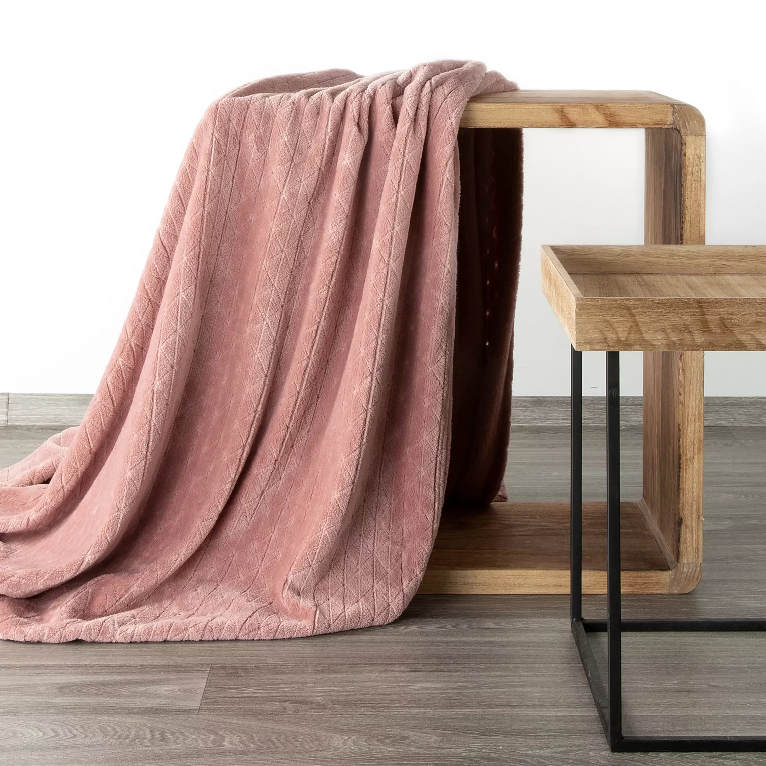 Koc 150x200 cm różowy miękki w dotyku z wytłaczanym wzorem CINDY 4 Design 91