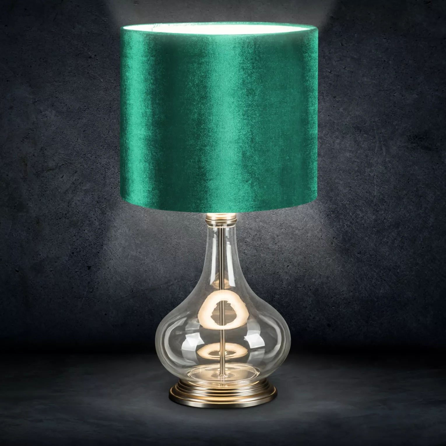 Lampa stołowa do pokoju ciemnozielona na podstawie z przezroczystego szkła z abażurem z lśniącego welwetu 32x61 cm KIM