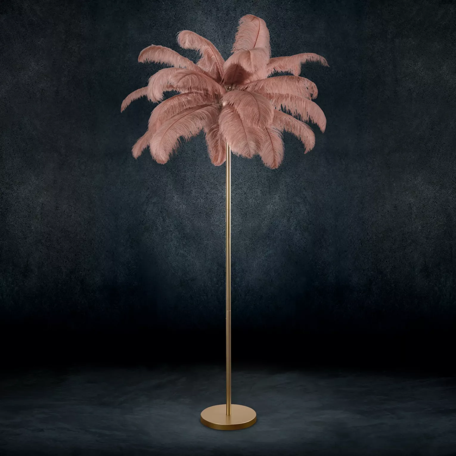 Lampa stojąca do salonu pudrowo różowo, szampańska na metalowej podstawie z efektownym abażurem z naturalnych strusich piór 95 x 95 x 180 cm FERI