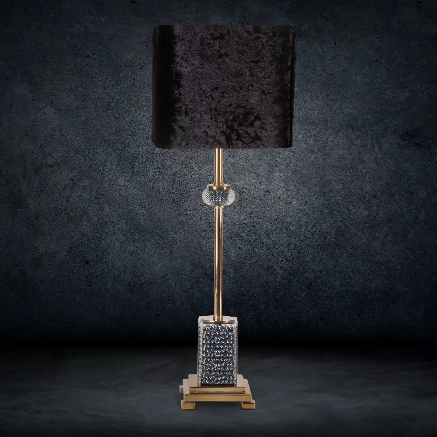 Lampa stołowa do salonu czarno, złota z podstawą z żywicy poliestrowej wykończona welwetowym abażurem 23 x 66 cm NELI