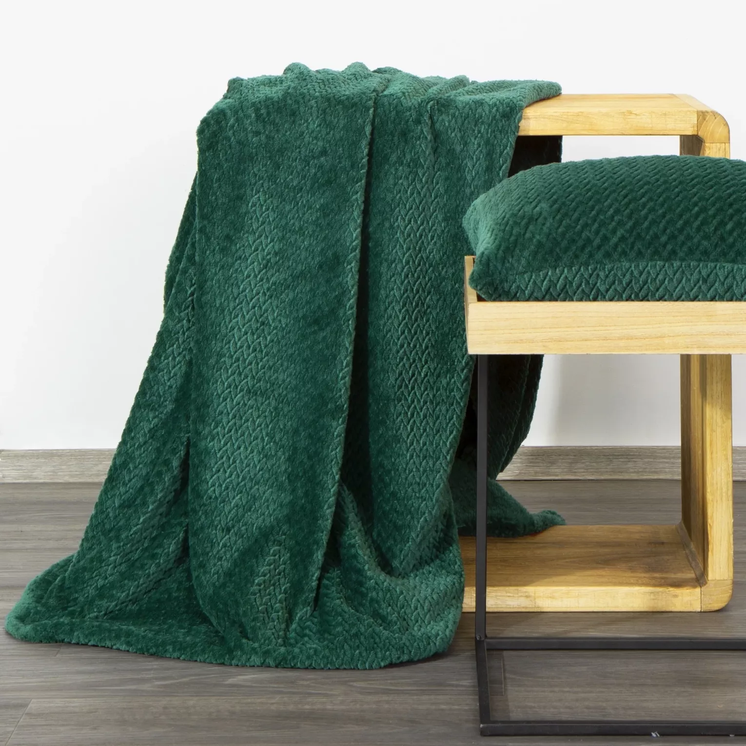 Koc 170x210 cm ciemnozielony miękki w dotyku z wytłaczanym wzorem CINDY 3 Design 91