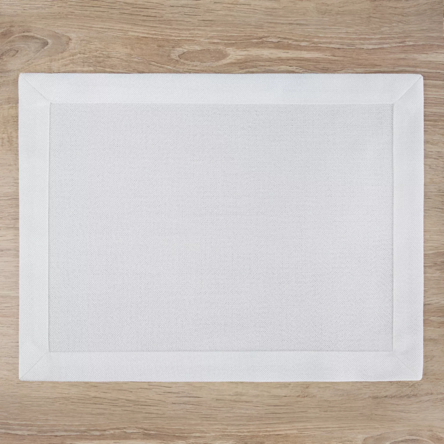 Zestaw 4 szt. podkładek na stół  30x40 cm białch zdobionych ozdobną kantą - ANABEL