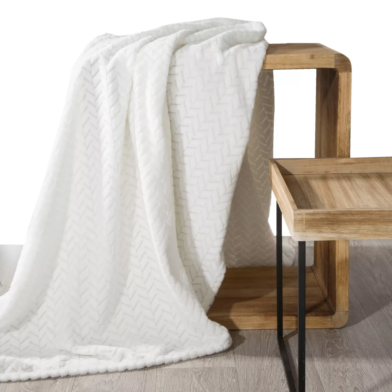 DESIGN 91 Koc CINDY miękki i miły w dotyku z wytłaczanym wzorem