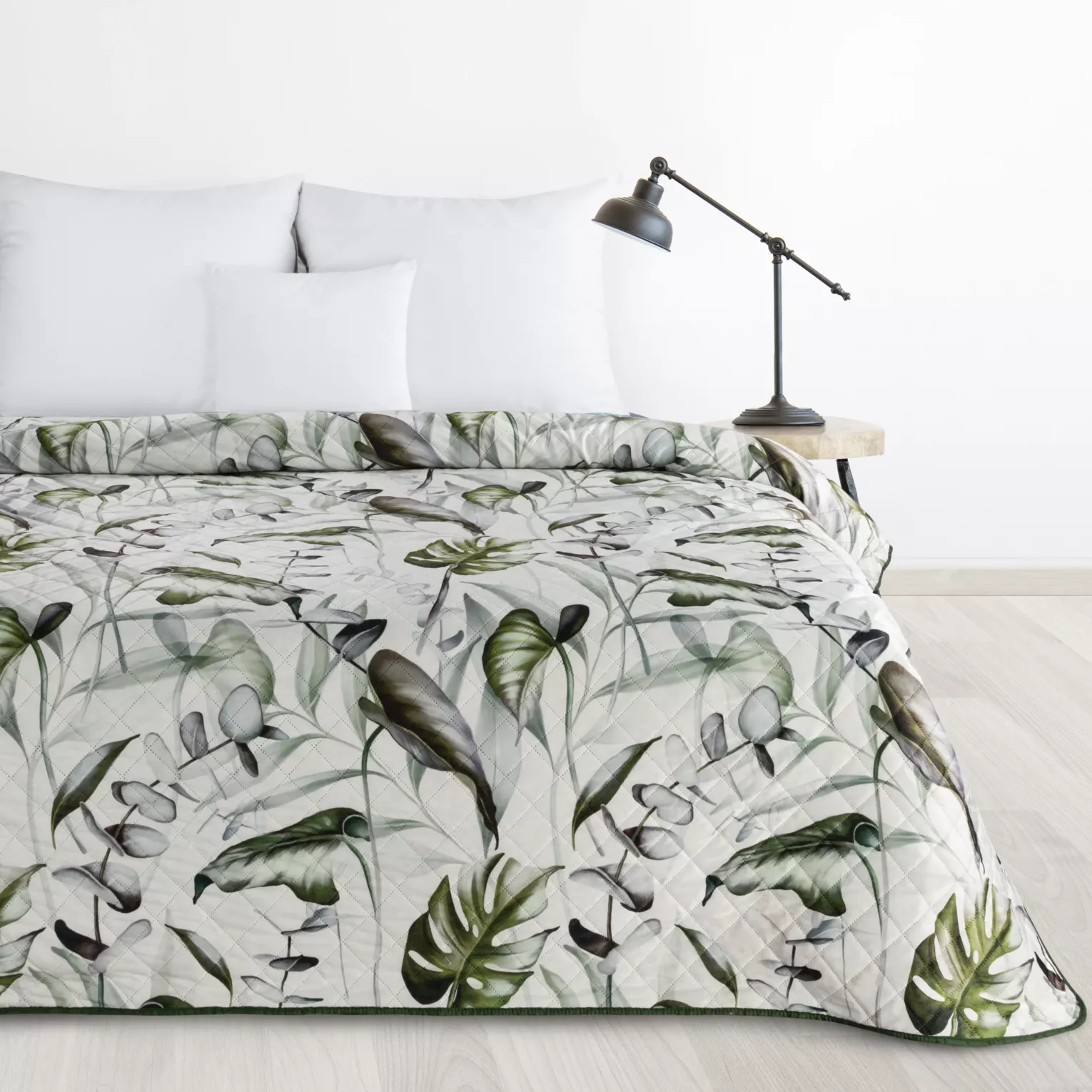 Narzuta welwetowa biało, oliwkowa 170x210 cm pikowana metodą hot press z nadrukiem liści monstery ELLEN Design 91