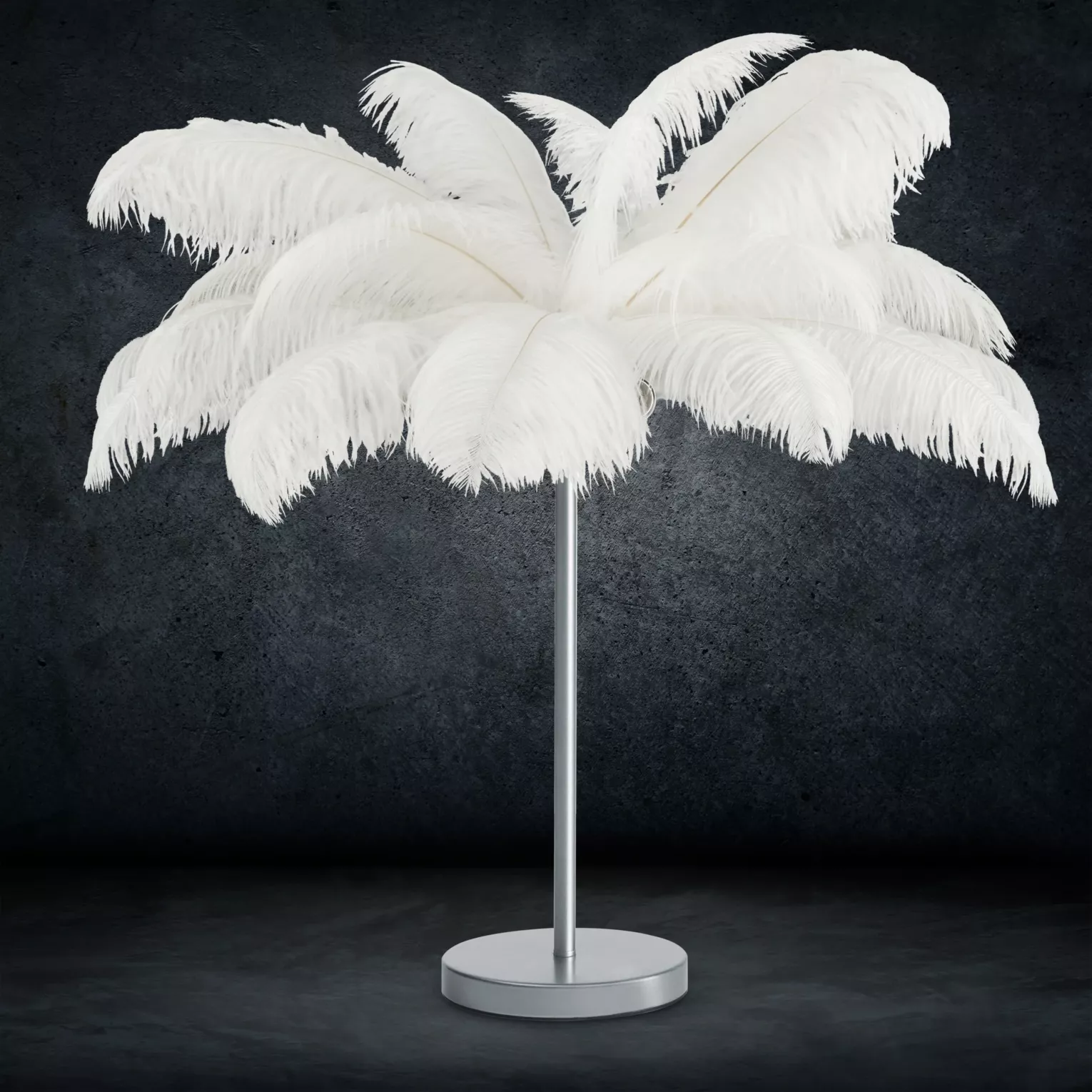 Lampa stojąca do salonu srebrno, biała na metalowej podstawie z niezwykle efektownym abażurem z naturalnych strusich piór 65 x 65 x 68 cm FERI