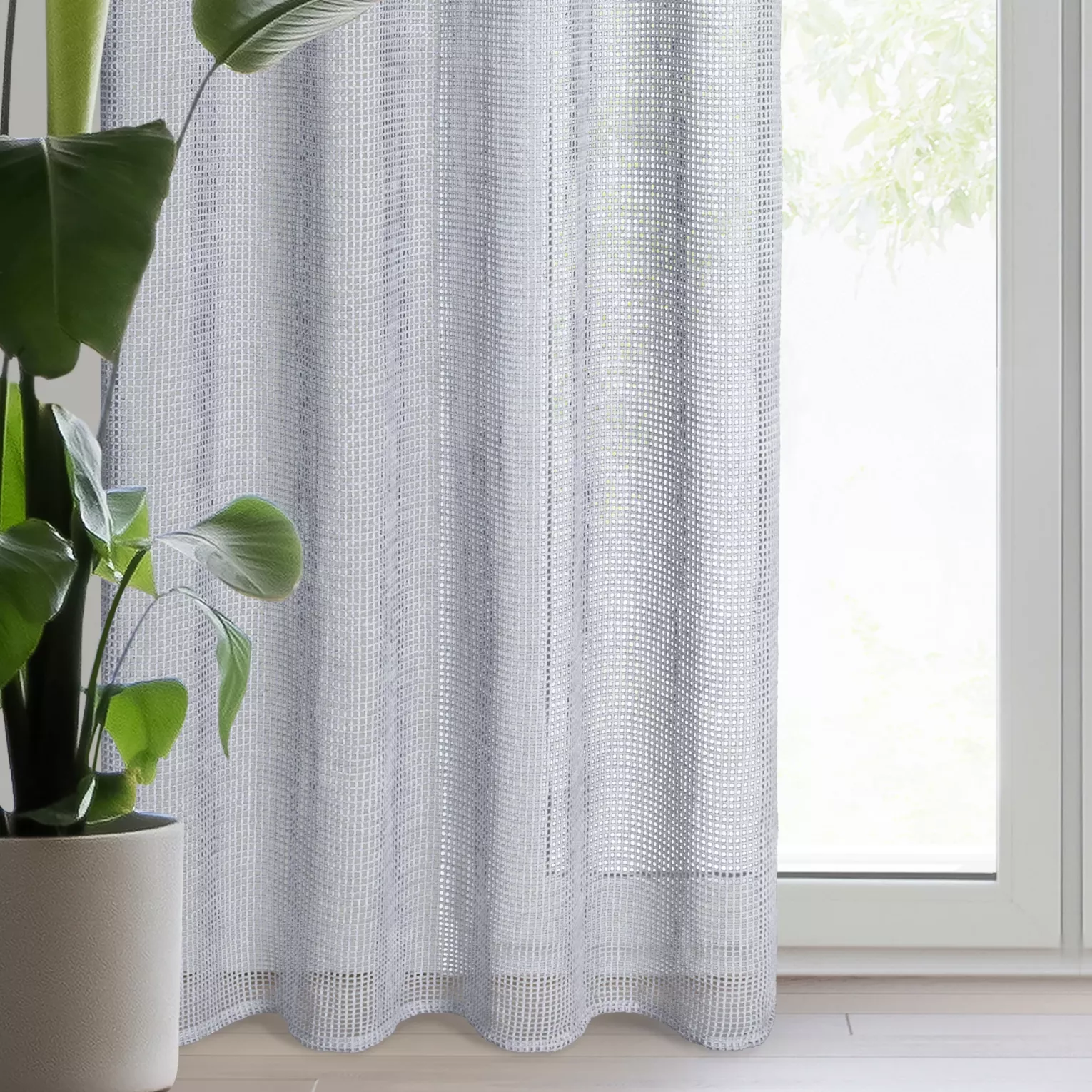 Firana srebrna z lekkiej mikrosiateczki z połyskiem 140x250 cm przelotka NEL