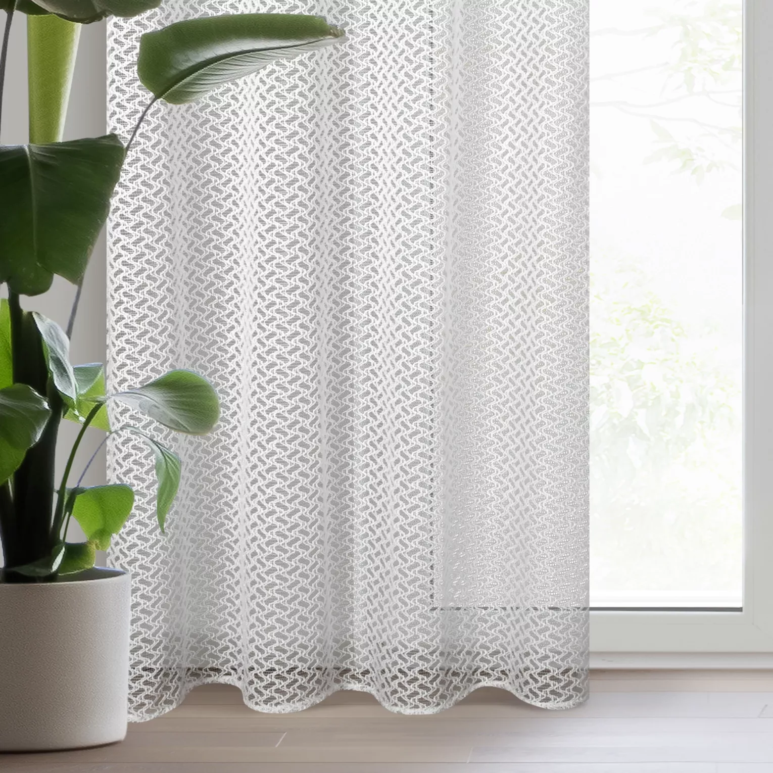 Firana biała o strukturze miękkiej koronki przetykanej błyszczącą nicią 140x250 cm przelotka LILY