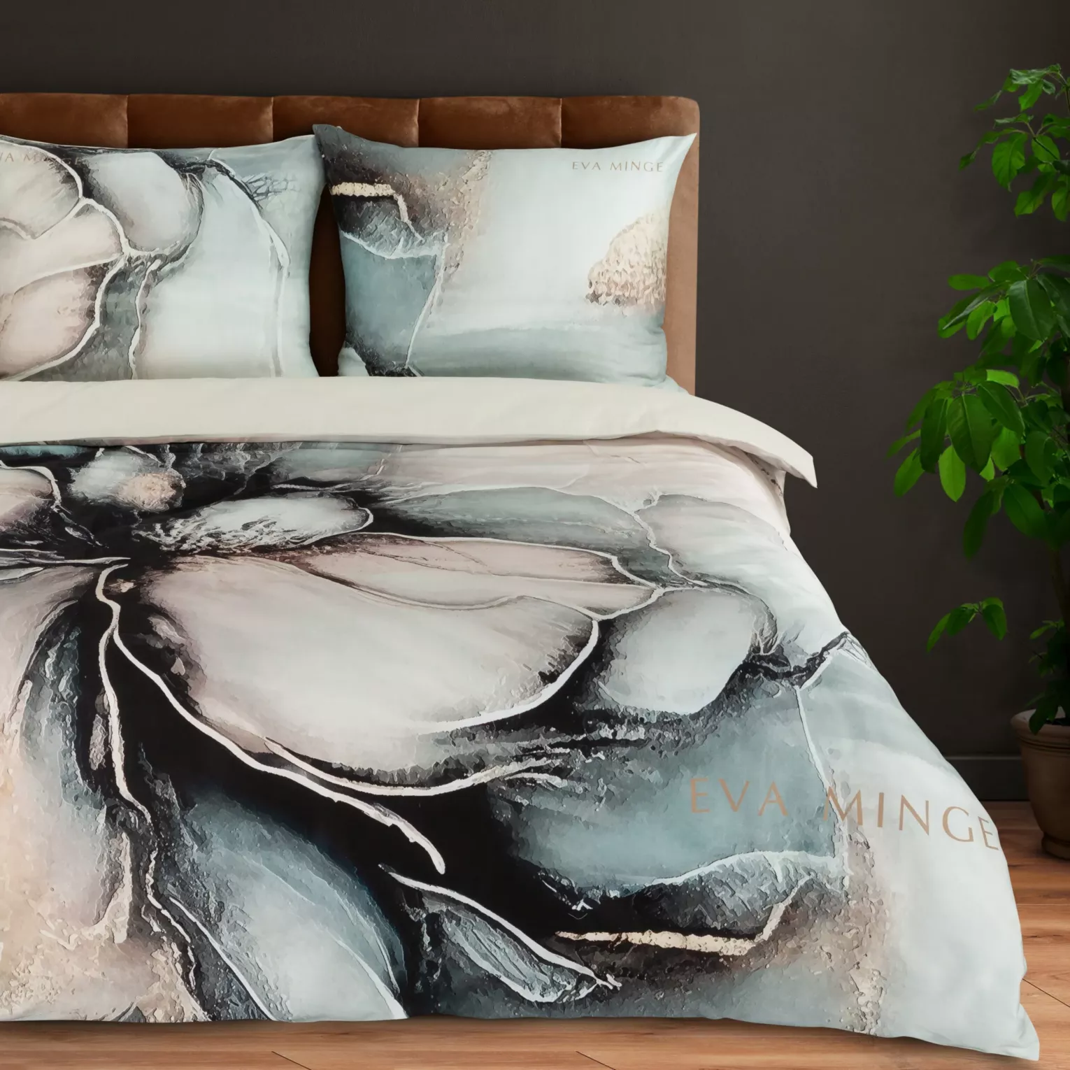 Pościel bawełniana z makosatyny 160x200 cm  kolor jasnokremowy, szałwiowy z designerskim wzorem EVA 13 Eva Minge