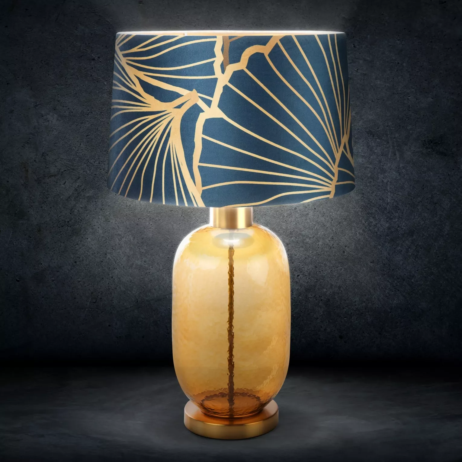LIMITED COLLECTION Lampa stołowa MUSA 3 z podstawą łączącą szkło i metal oraz welwetowym abażurem ENERGIA GRANATU