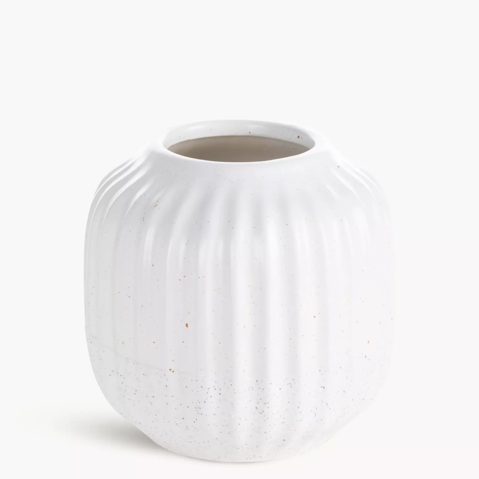 Wazon dekoracyjny biały zdobiony tłoczonym wzorem prążków 14x13 cm KAJLA