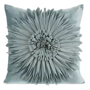 Poszewka na poduszkę 45 x 45 cm z welwetu kolor miętowy zdobiona dużym kwiatem 3D FLORES 3