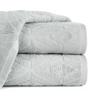 Ręcznik kąpielowy 50x90 cm bawełniany kolor jasnosrebrny zdobiony geometrycznym wzorem 500 g/m2 SENDI