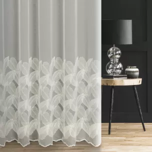 Tkanina firanowa, matowa typu peru zdobiona pasem haftu