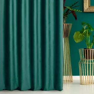 Zasłona szyta na taśmie 5 cm ciemnozielona z miękkiej półmatowej tkaniny welwetowej