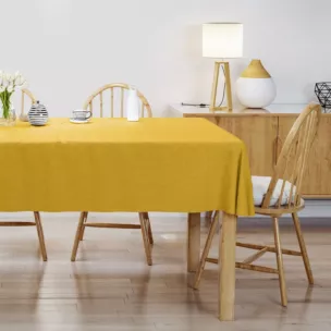 Obrus szyty DORA - HIT musztardowy z miękkiej tkaniny o welurowej strukturze