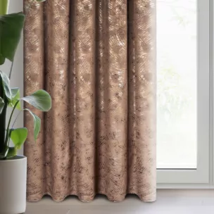 Zasłona brązowo, szampańska ze wzorem liści bananowca z miękkiego welwetu 135x270 cm taśma -TULIA