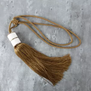 Dekoracyjny sznur do zasłon NATI upinacz z chwostem i metalowymi brokatowymi obrączkami