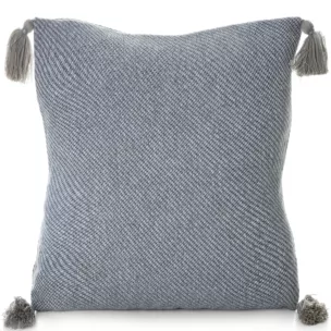 Poszewka na poduszkę 45x45 cm gładka srebrna z ozdobnymi chwostami na rogach POLY
