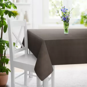 Obrus szyty DORA - HIT brązowy z miękkiej tkaniny o welurowej strukturze