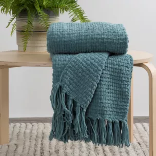 Koc 130x170 cm miętowy tkany z frędzlami i wytłaczanym wzorem SUZI