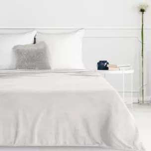 Koc 150x200 cm kremowy miękki i delikatny w dotyku jednokolorowy koc SIMPLE 1