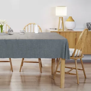 Obrus szyty niebieski z szenilowej tkaniny z dodatkiem połyskującej nici