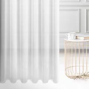 Firana szyta na taśmie 5 cm biała z miękkiej tkaniny o perłowym połysku, wykończona obciążnikiem