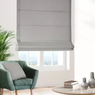 Roleta rzymska jasnoszara z szenilowej tkaniny z dodatkiem połyskującej nici